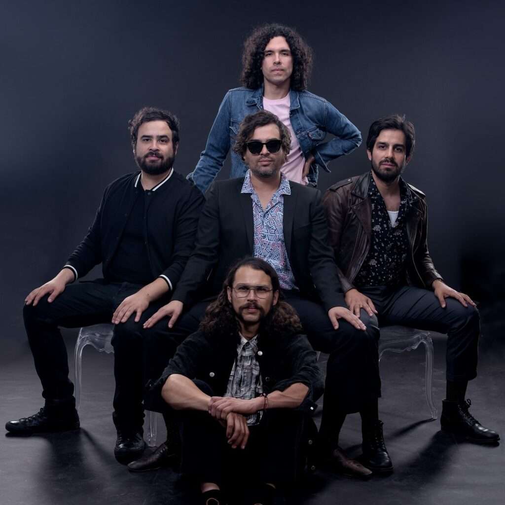 Banda de rock en concierto